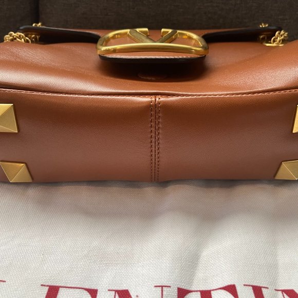 Valentino Garavani Stud Sign Shoulder Bag - Leather - Brown - Picture 4 of 6